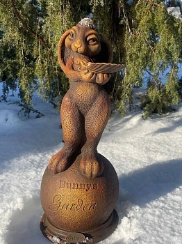 Садовая фигура Зайка Октавия (бронза) (Полистоун)